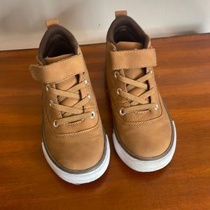 High top nubuck Velcro shoes